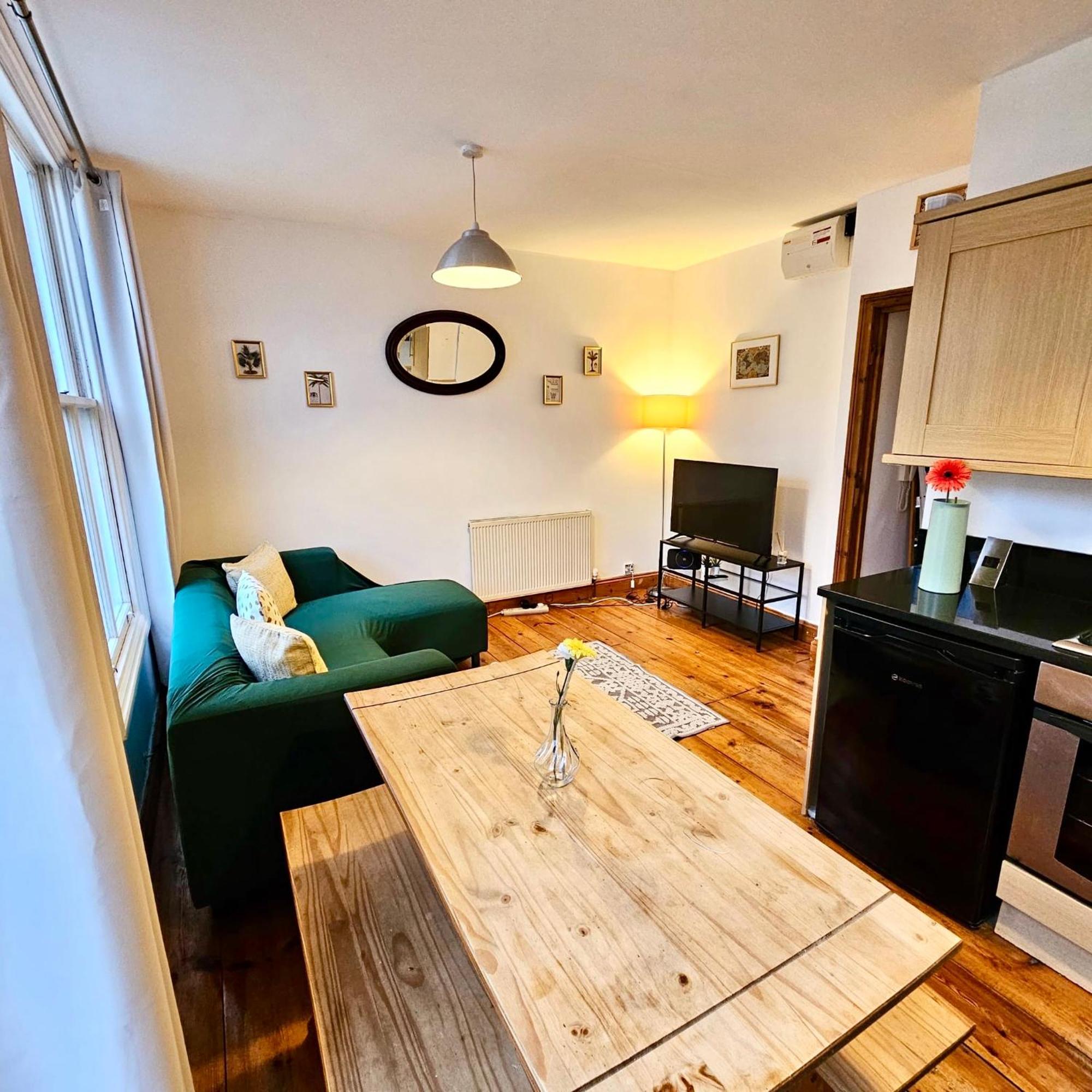 Lovely 1 Bed Apartment 2 Min To Station Лондон Экстерьер фото